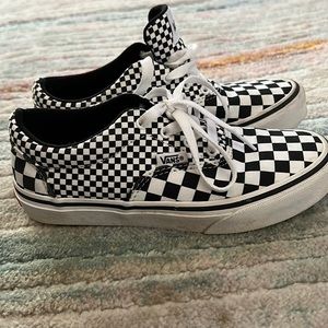VANS OLD SKOOL BLACK/WHITE CHECKERBOARD YOUTH SZ 3.